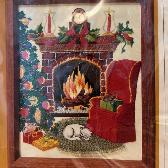 Creative Circle #2300 Cozy Hearth Christmas Crewel Embroidery Kit 1983 - Picture 2 of 5